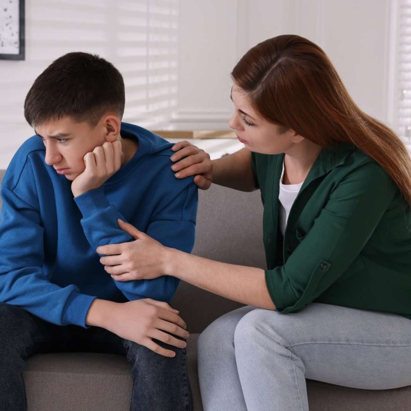 Signs and Symptoms of Conduct Disorder in Teens Son Ignoring Mother