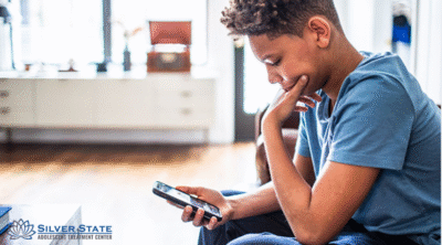 How Social Media Influences Pre-Teen Anxiety and Its Treatment